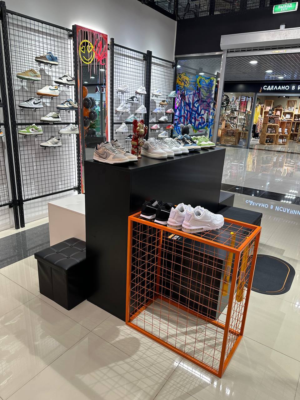 Торговое оборудование Loft для магазина