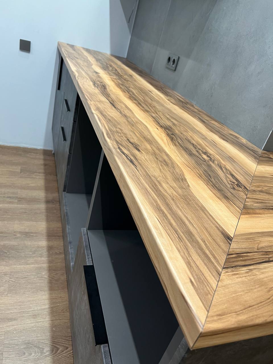 Кухня с деревянной столешницей (лофт)