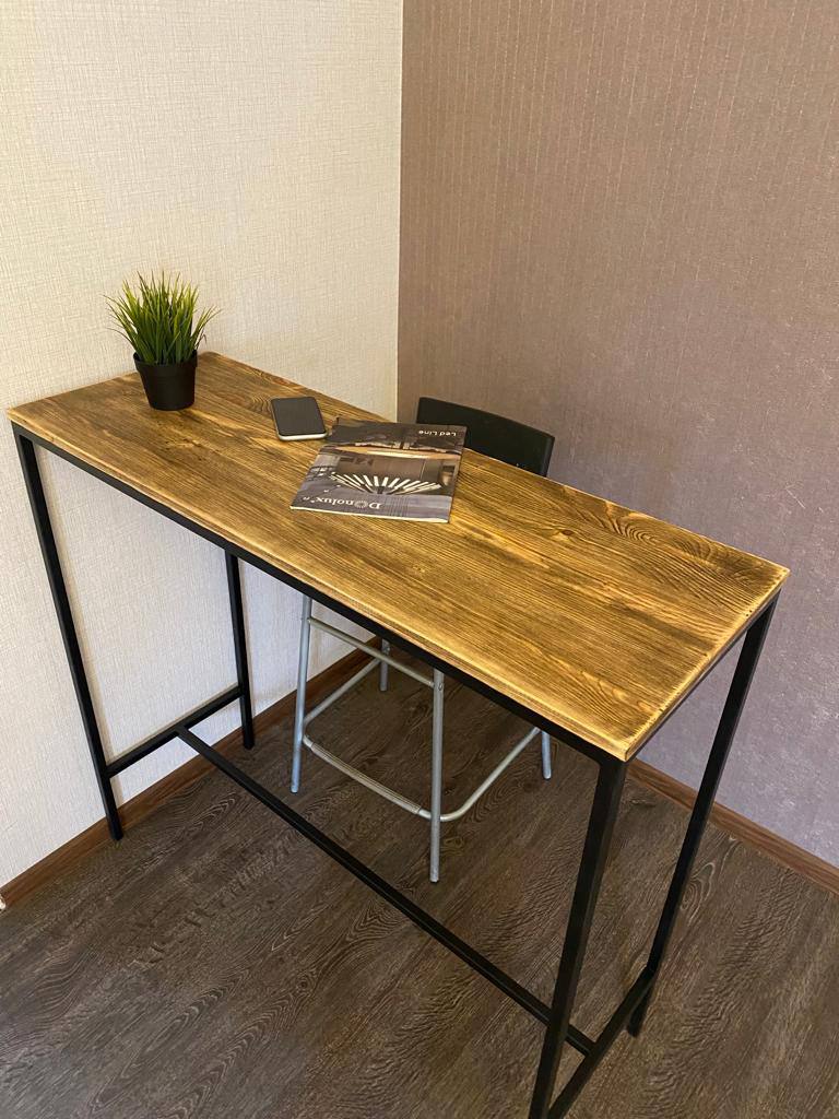 Барный стол с табуретами (дерево, металл)