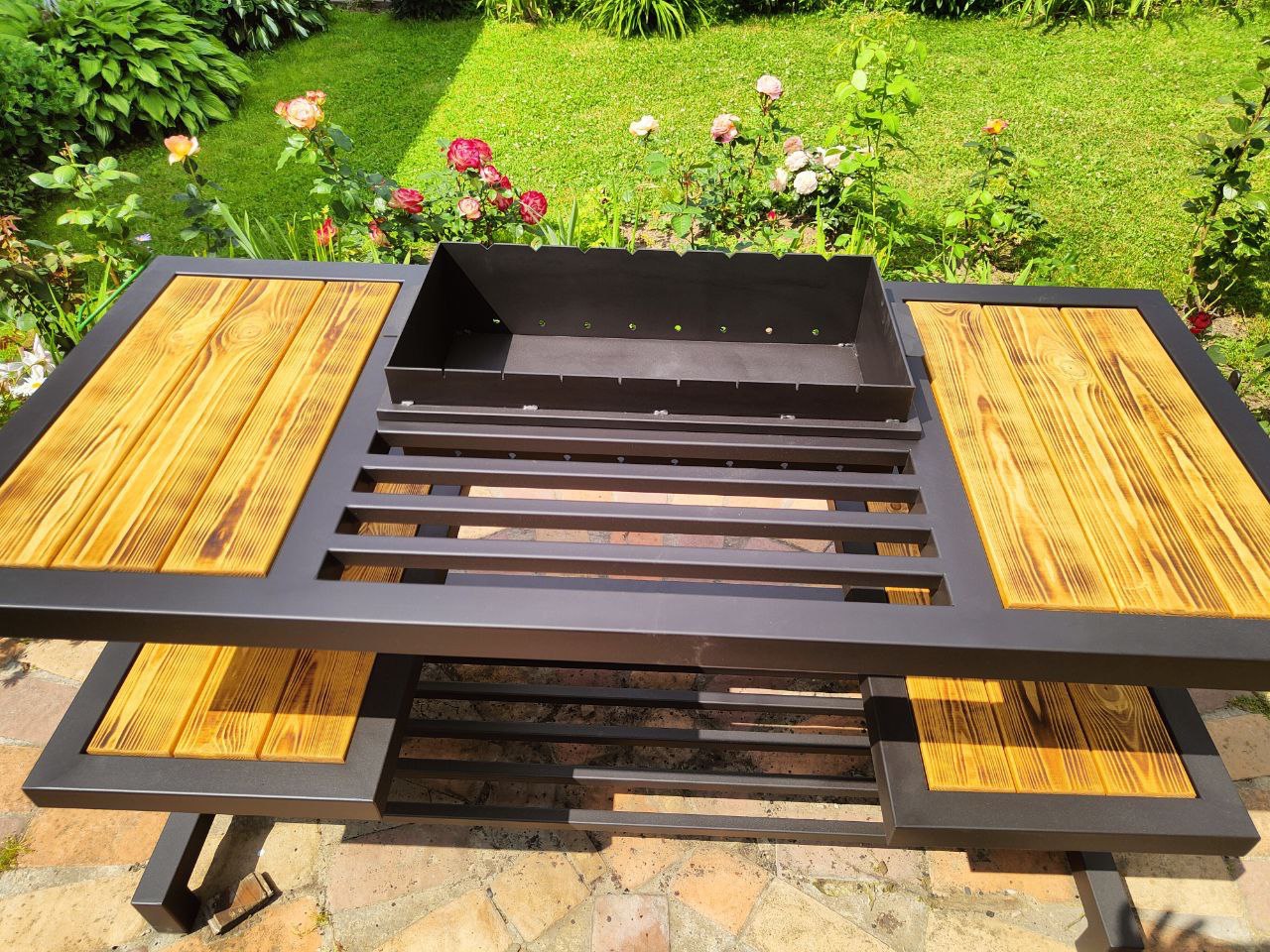 Мангал-стол с боковыми полками (черный металл)