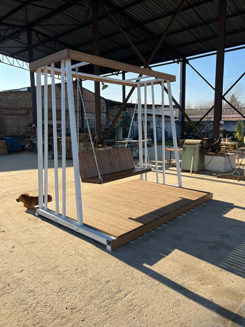 Пергола-качели с подиумом