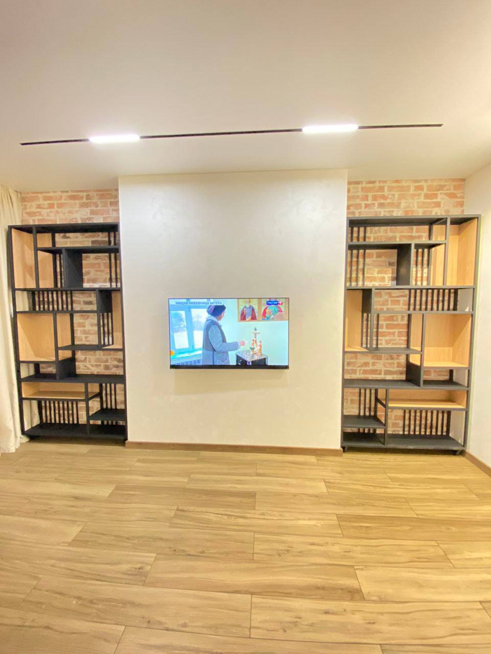 ТВ-тумба и стеллаж с рейками