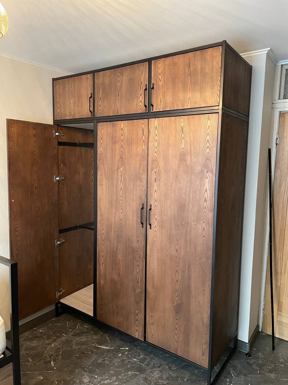 Шкаф-гардероб (лофт, дерево, металл)