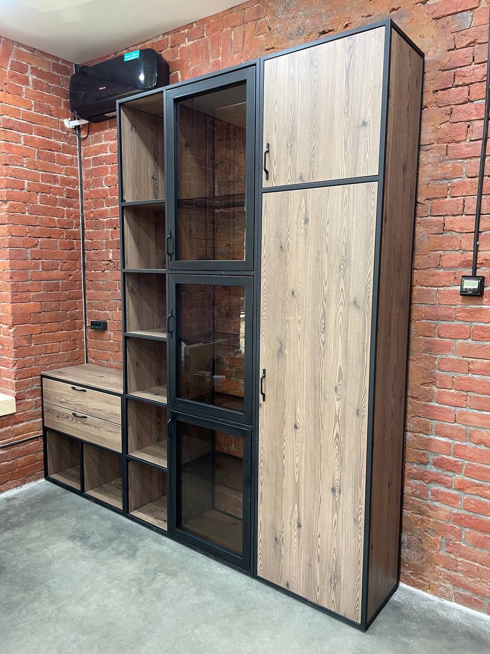 Шкаф-стеллаж (лофт, дерево, металл)