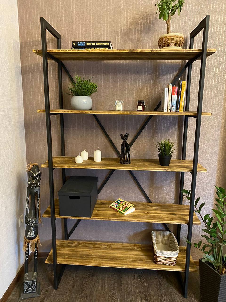 Настенный стеллаж из металла (геометрия)